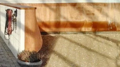 A curved arena kick wall from the side