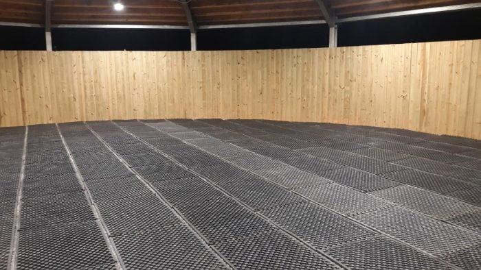 Arena mats fully installed in a covered round pen